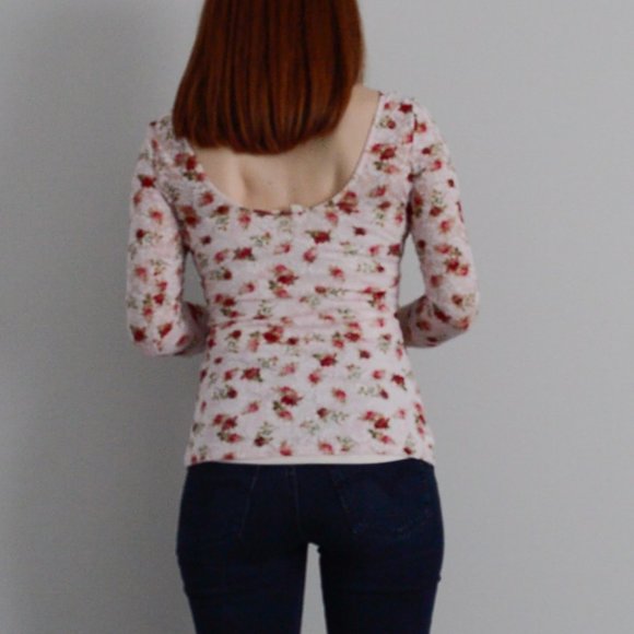 ❣️SOLD | GUESS Women's Lace Blush Top - Picture 2 of 2